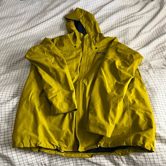 Patagonia Men's Vibrant Yellow Ski & Snowboard Departer Jacket - Picture 1 of 6